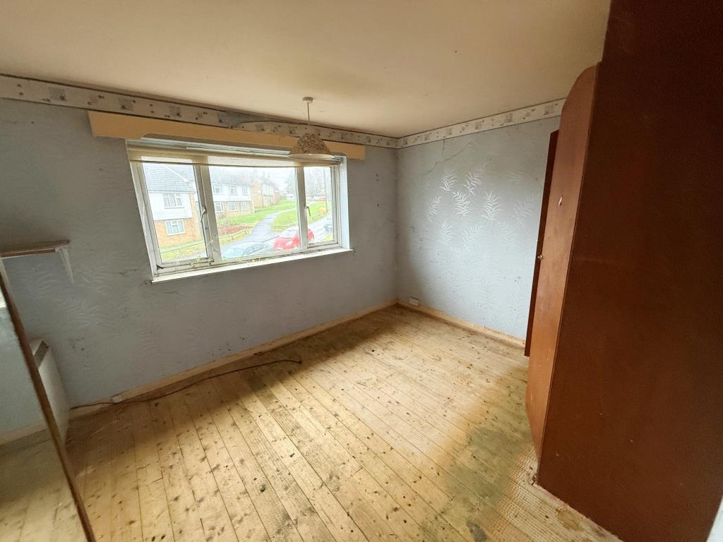 Lot: 121 - A SEMI-DETACHED HOUSE FOR REFURBISHMENT - Bedroom